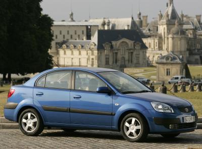 The Rio 4-door sedan with the Chateau Chantilly in the background
