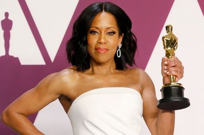 Regina King poses with the Oscar for Best Supporting Actress (If Beale Street Could Talk).