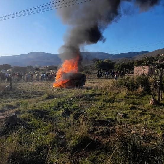A man was burnt to death for allegedly stealing a cellphone in Tshituni Tsha Ntha Village, Limpopo.  