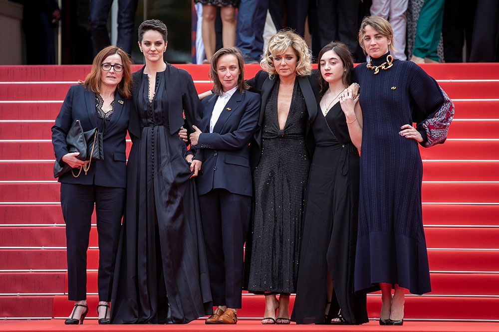 (L-R) A guest, Cast and crew Noémie Merlant, Céline Sciamma, Valeria Golino, Luàna Bajrami and Adéle Haenel attend the screening of Portrait Of A Lady On Fire during the 72nd annual Cannes Film Festival. (Photo by Marc Piasecki/FilmMagic)