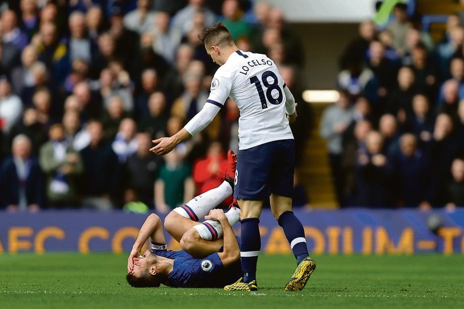 
Cesar Azpilicueta of Chelsea goes down after a challenge from Giovani Lo Celso of Tottenham Hotspur during the Premier League match between Chelsea FC and Tottenham Hotspur at Stamford Bridge on February 22, 2020 in London, United Kingdom. Picture:  Julian Finney/Getty Images
