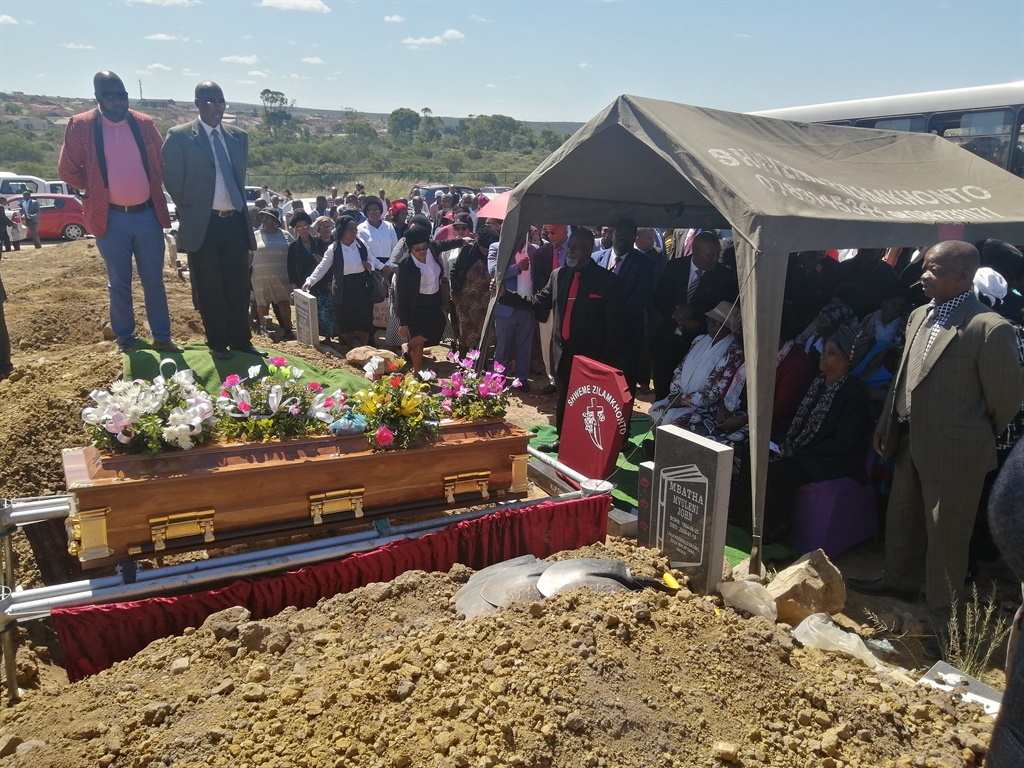 Mourners and Eastern Cape House of Traditional leaders are not happy with the one-hour funerals. Photo: Mkhuseli Sizani