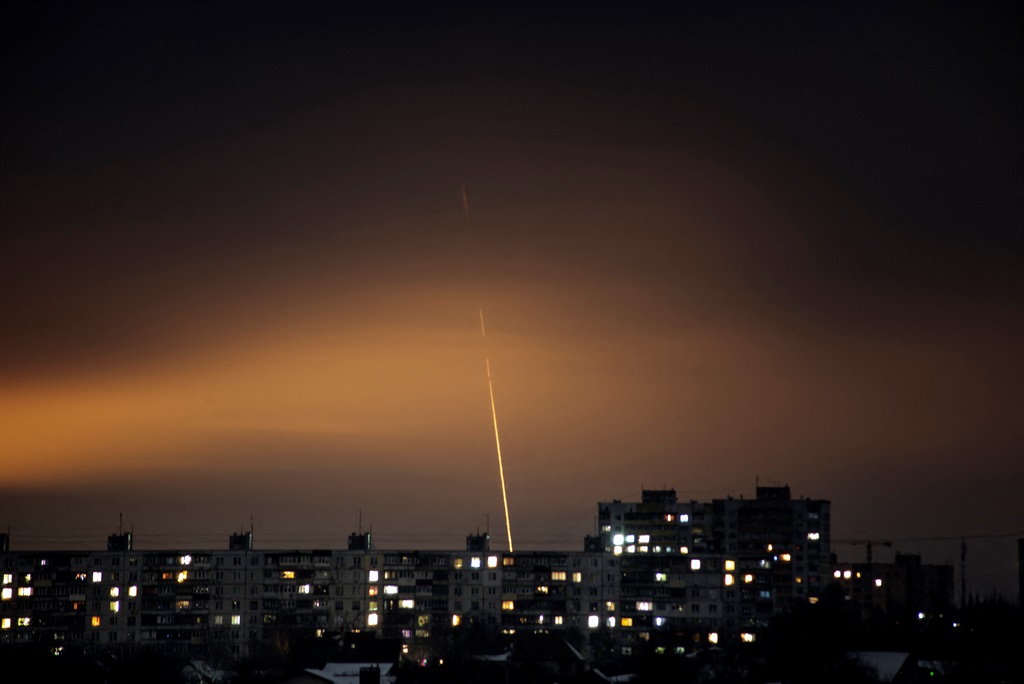 A missile launched from Russia's Belgorod region flying towards Kharkiv in eastern Ukraine, on 23 January 2024. (Photo by Vadym Bielikov / AFP)