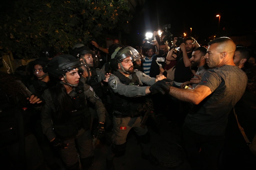 Israeli forces intervene in Palestinians during a 