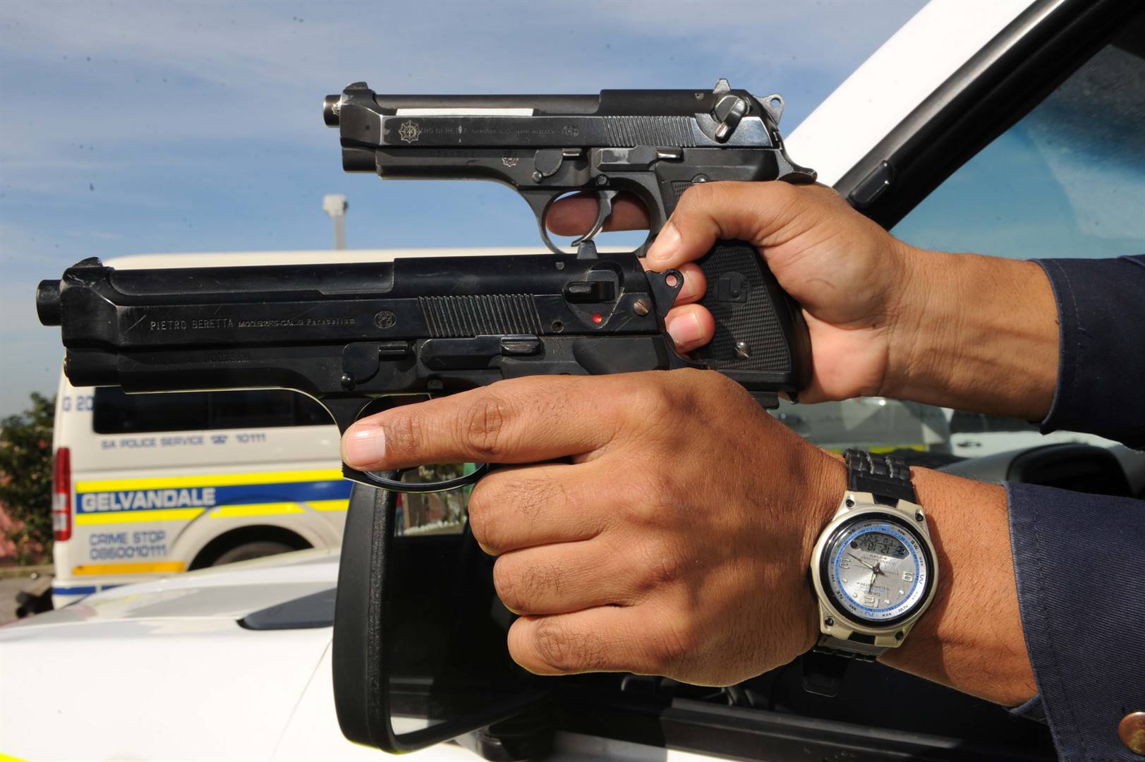 Die vuurwapeneienaarsvereniging van Suid-Afrika sê die polisie moes die publiek ingelig het van die kaping om te verseker dat vuurwapens nie in die verkeerde hande beland nie. Foto ter illustrasie: Argief
