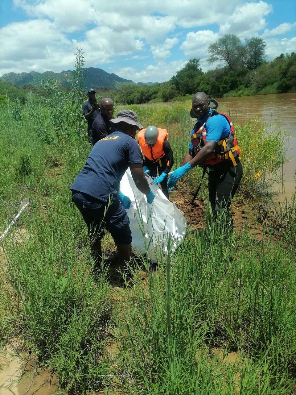 The police search and rescue team recovered one of the bodies. Bongani Durumani.