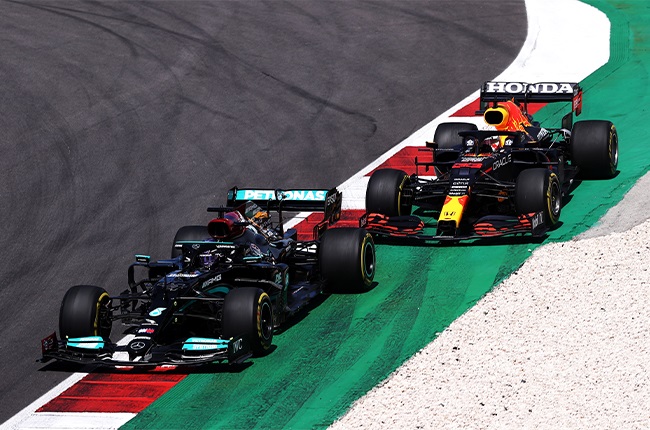 Lewis Hamilton (front) and Max Verstappen