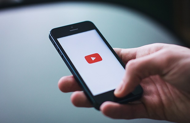 YouTube will host a virtual free film festival. (Photo by freestocks.org from Pexels)