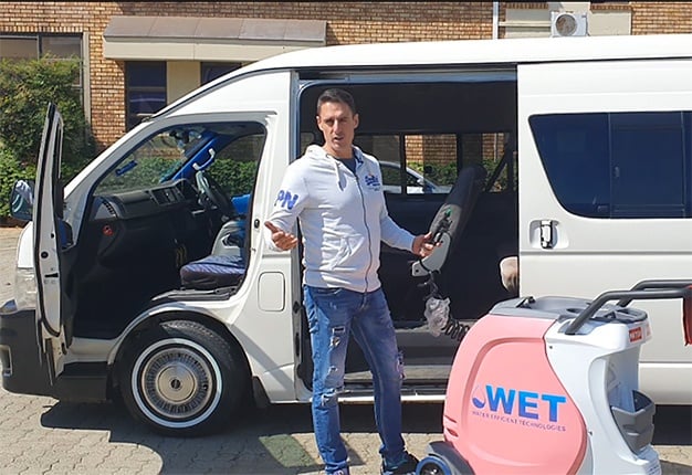 Gary Formato demonstrating the Mobile Cleaning Unit (MCU). Image: Water Efficient Technologies