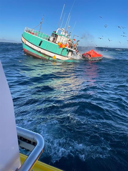 SEE | 22 fishermen rescued from capsizing vessel in Cape Town's Table ...