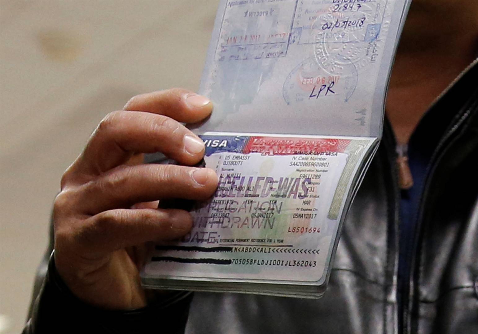 Suid-Afrika het ’n agterstand in visumaansoeke van meer 92 000. Foto: Reuters