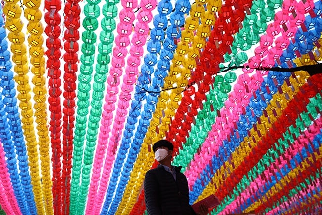 A temple worker wearing a mask to protect himself from the coronavirus in Seoul, South Korea. (Photo: Chung Sung-Jun/Getty Images)