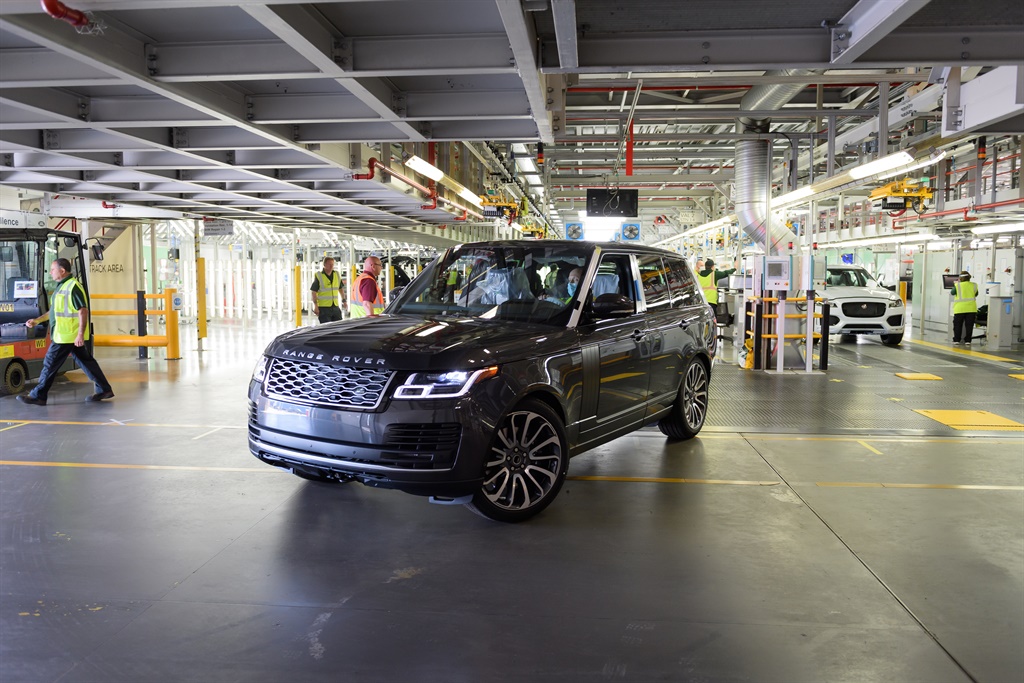 RANGE ROVER MADE UNDER SOCIAL DISTANCING!
