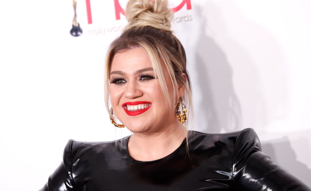 Kelly Clarkson attends the 2020 Hollywood Beauty Awards at The Taglyan Complex on February 06, 2020 in Los Angeles, California. (Photo by Tibrina Hobson/Getty Images)