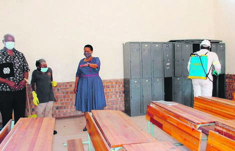 Reginah Mhaule (right) inspects the fumigation of Buhle Primary School in Kabokweni. Photo by Bulelwa Ginindza