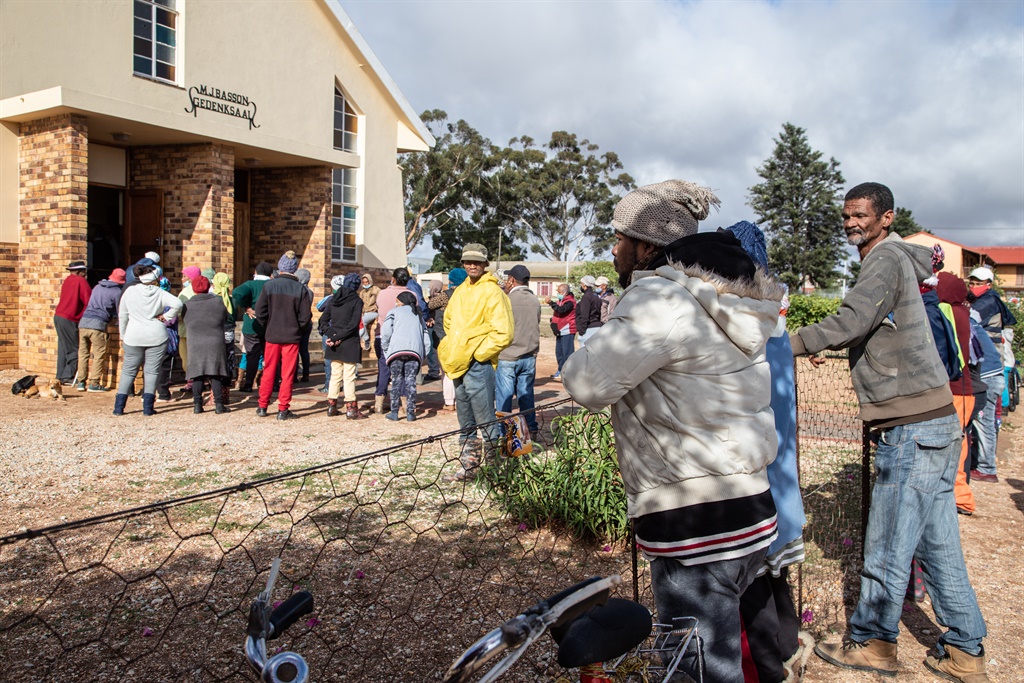 Gift of the Givers handing out food parcels in Moo