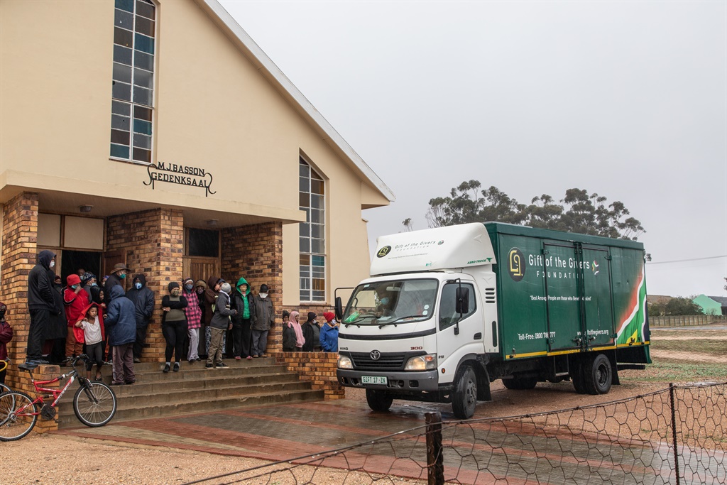 Gift of the Givers handing out food parcels in Moo