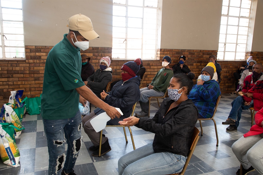 Gift of the Givers handing out food parcels in Moo