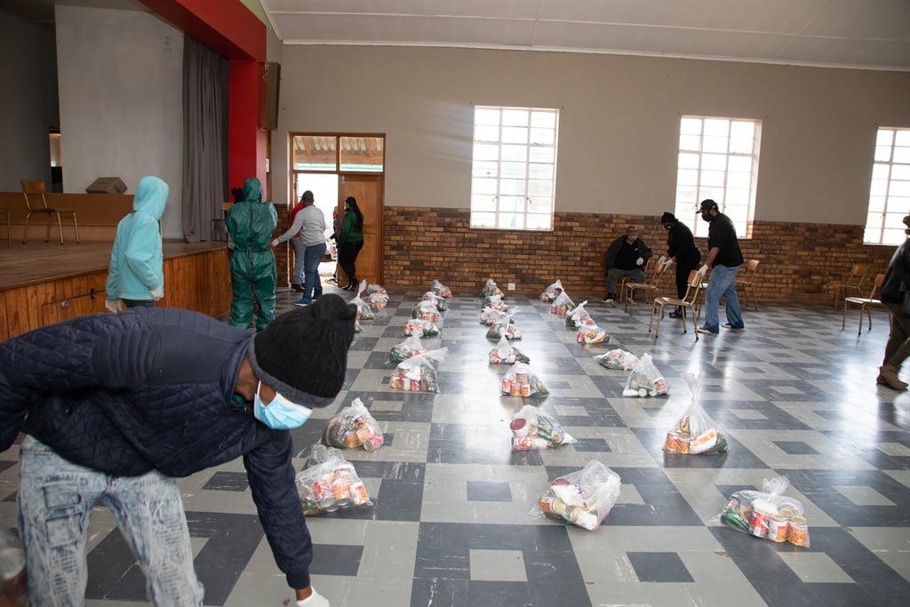 Gift of the Givers handing out food parcels in Moo