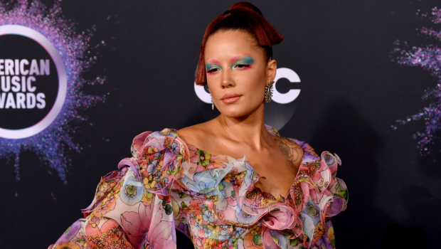 Halsey at the 2019 American Music Awards. Photographed by Jeff Kravitz