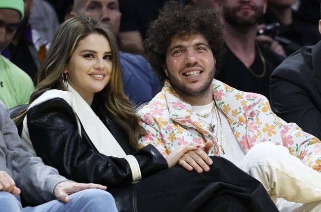 Selena Gomez and Benny Blanco watching the LA Lakers take on Miami Heat in January. (PHOTO: Getty Images/Gallo Images)