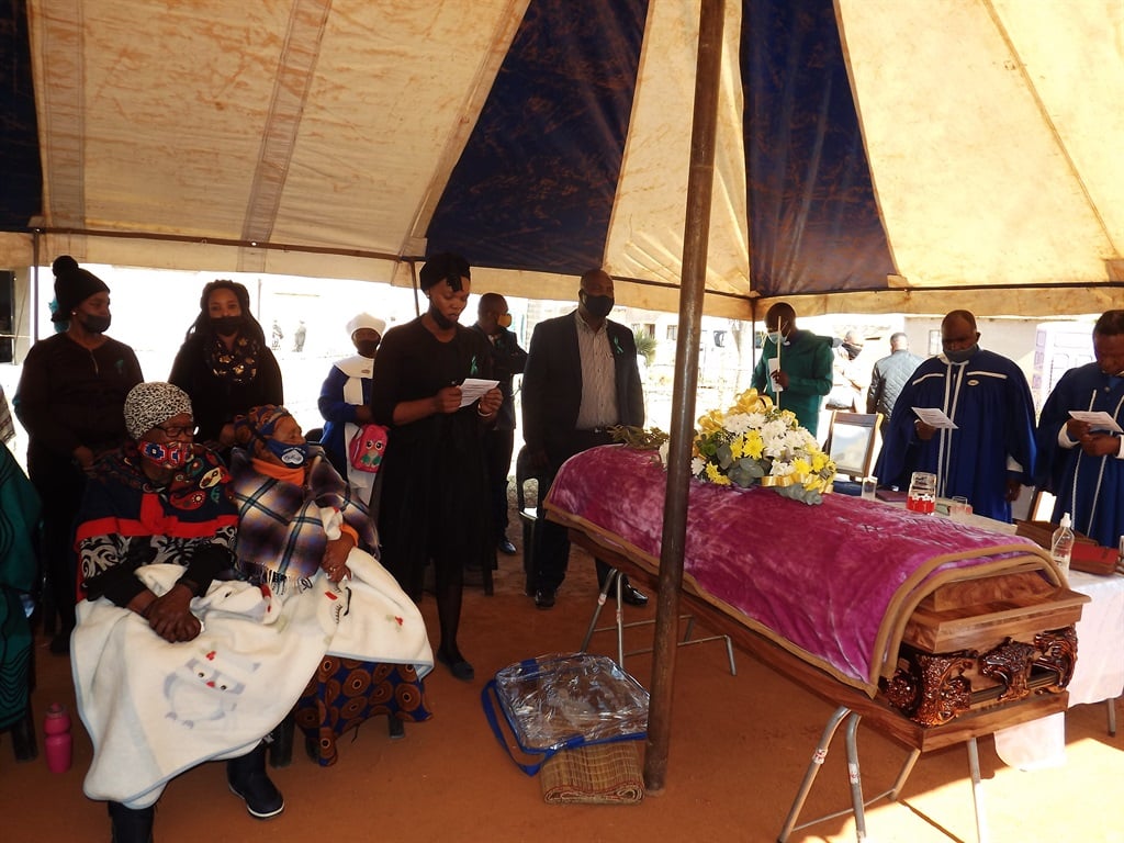 Mourners and family members of Putco bus crash vic
