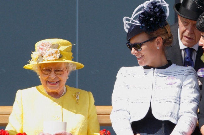 The late Queen Elizabeth and her granddaughter, Zara Tindall – pictured together at Ascot in June 2015 – had a close relationship. (PHOTO: Gallo Images/Getty Images)