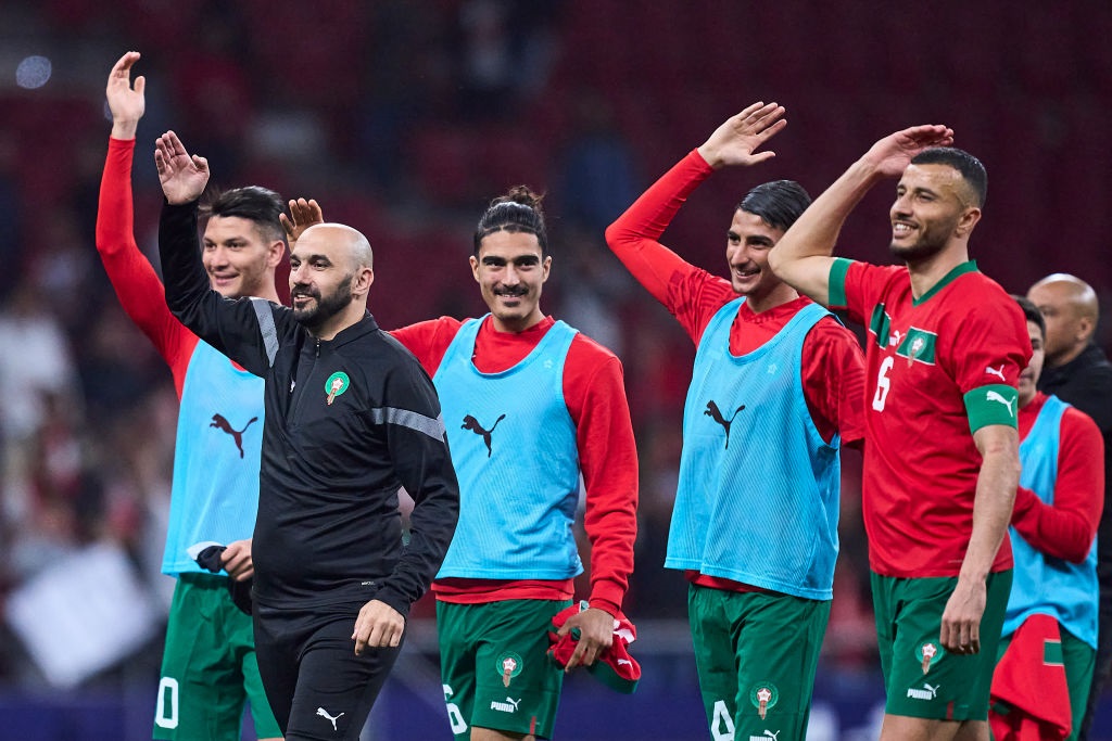 MADRID, SPAIN - MARCH 28: Head Coach Walid Regragui and players of Morocco waves to the fans after the international friendly game between Morocco and Peru at Civitas Metropolitan Stadium on March 28, 2023 in Madrid, Spain. (Photo by Alex Caparros/Getty Images)