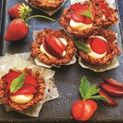 RECIPE | Granola cups with yoghurt and fruit