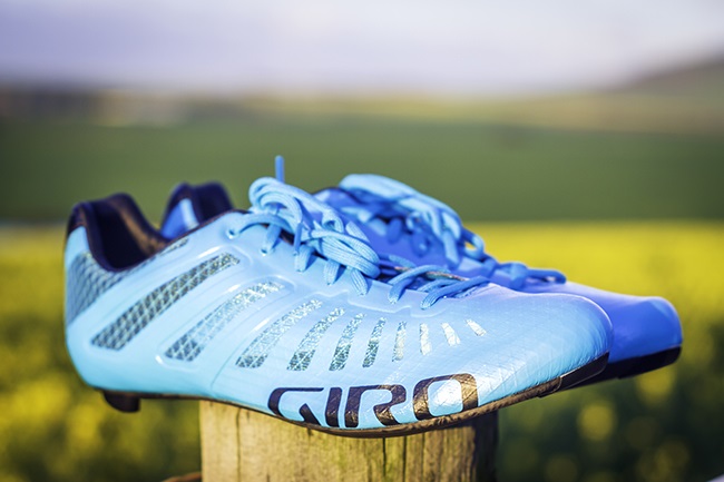 Giro's Empire SLX shoes have carbon soles, but traditional lace-up closures. And it works. (Photo: R24)