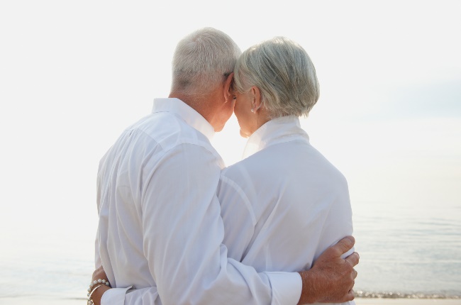 Loving older couple. (PHOTO: LWA/Getty Images)