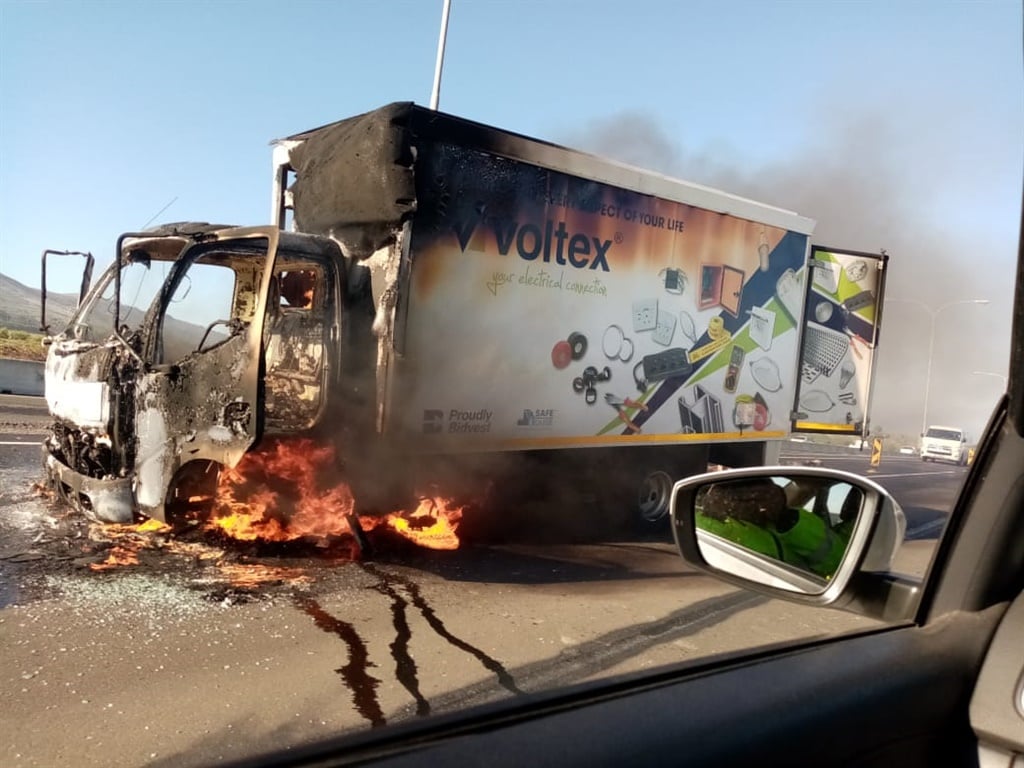 A truck was torched on the N7 during protests in Dunoon. (Supplied by Kenny Africa, Western Cape traffic)