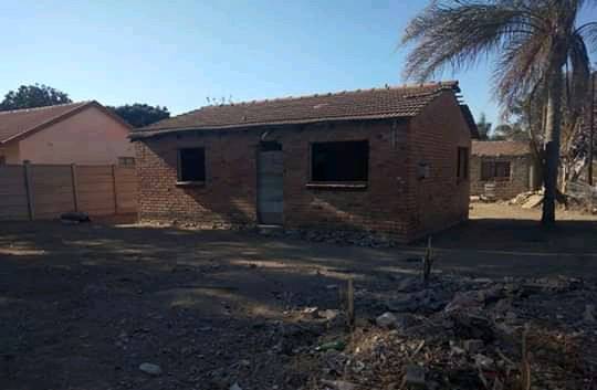 These abandoned houses and factory buildings are believed to be the hideouts for the criminals in Seshego.Photo by 