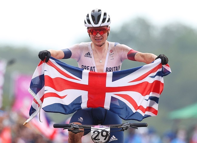 Thomas Pidcock of Team Great Britain celebrates winning the gold medal (Photo by Michael Steele/Getty Images)