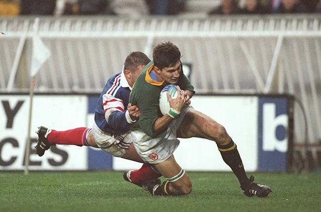 Springbok wing Pieter Rossouw scores a try during South Africa’s 52-10 win over France in Paris on 22 November 1997.