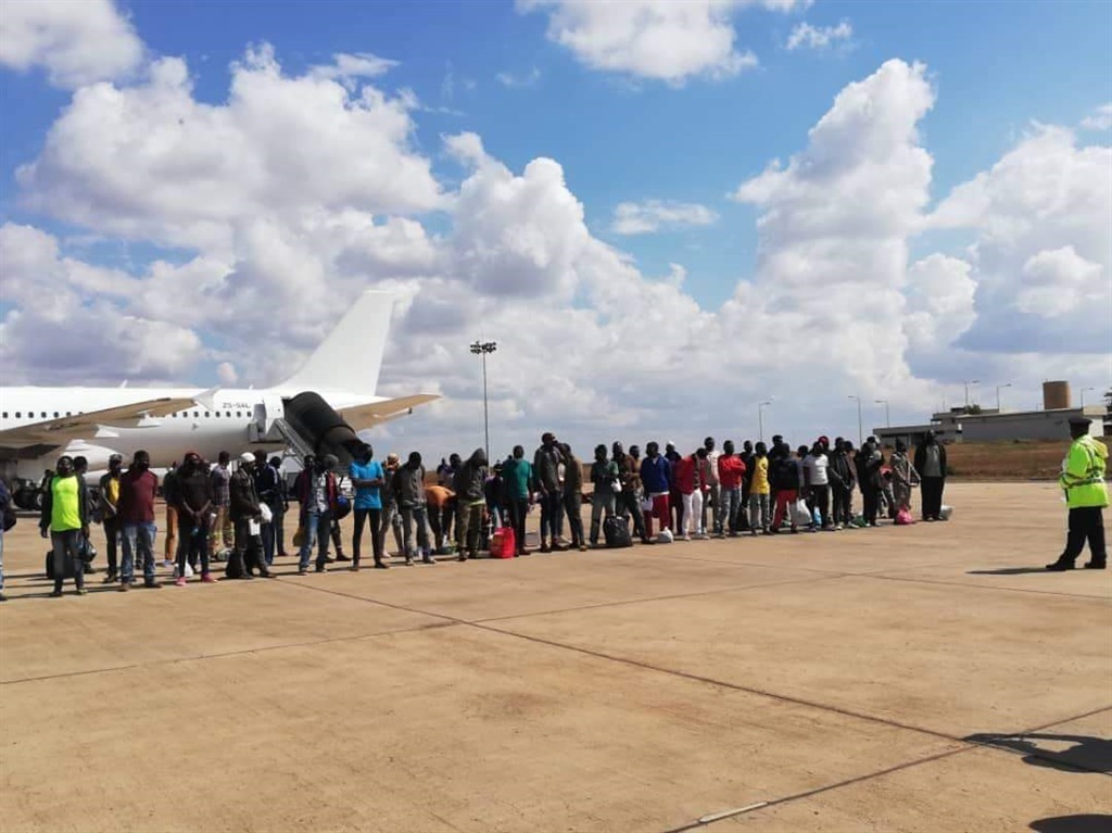 Malawians deported from South Africa arriving back home in Malawi. Photo from malawi24.com 