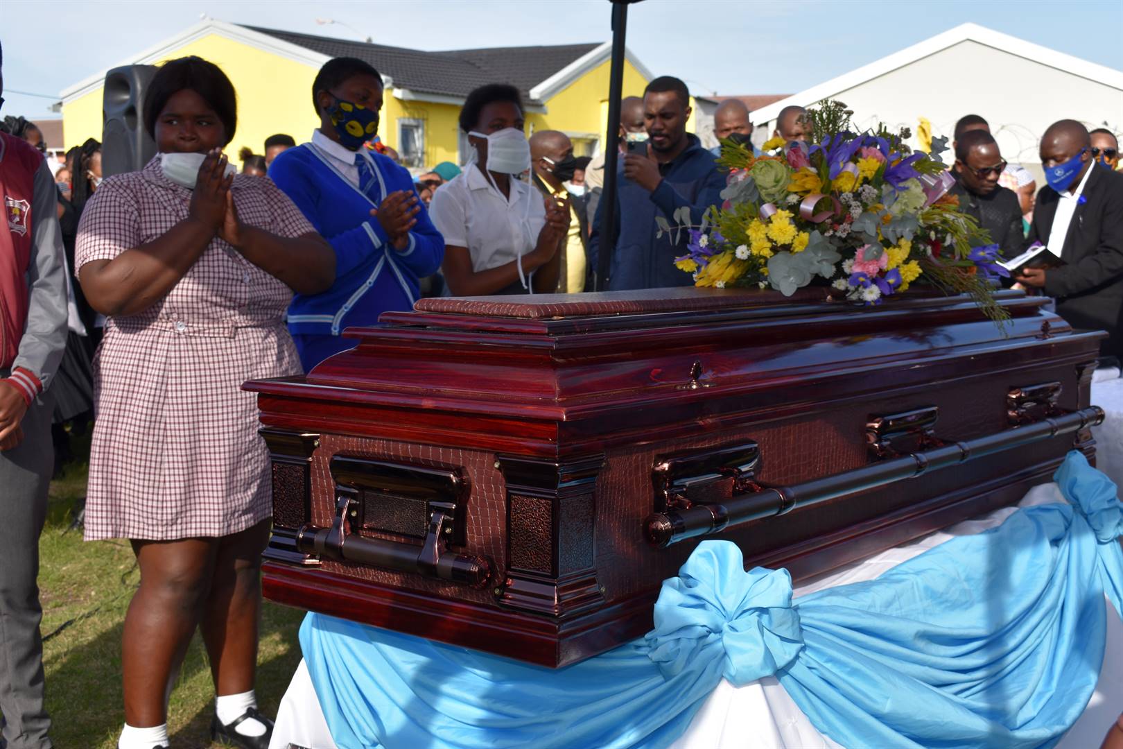 The community members came to pay their last respects to Amahle Quku, who will be buried in the Eastern Cape tomorrow. Photo by Bulelwa Mbadamane