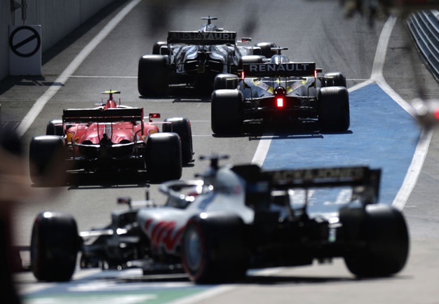 Cars leave the pit lane during qualifying for the Formula One Grand Prix of Austria at Red Bull Ring on July 04, 2020 in Spielberg, Austria. (Photo by Peter Fox/Getty Images)