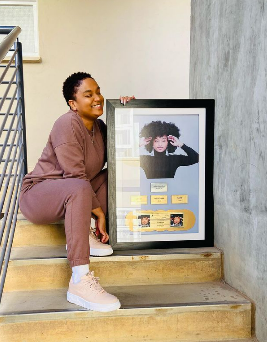 Simmy received a plaque for her album, Tugela Fair, her singles Ngiyesaba, Ubala, Nawe and Umahlalela. 
