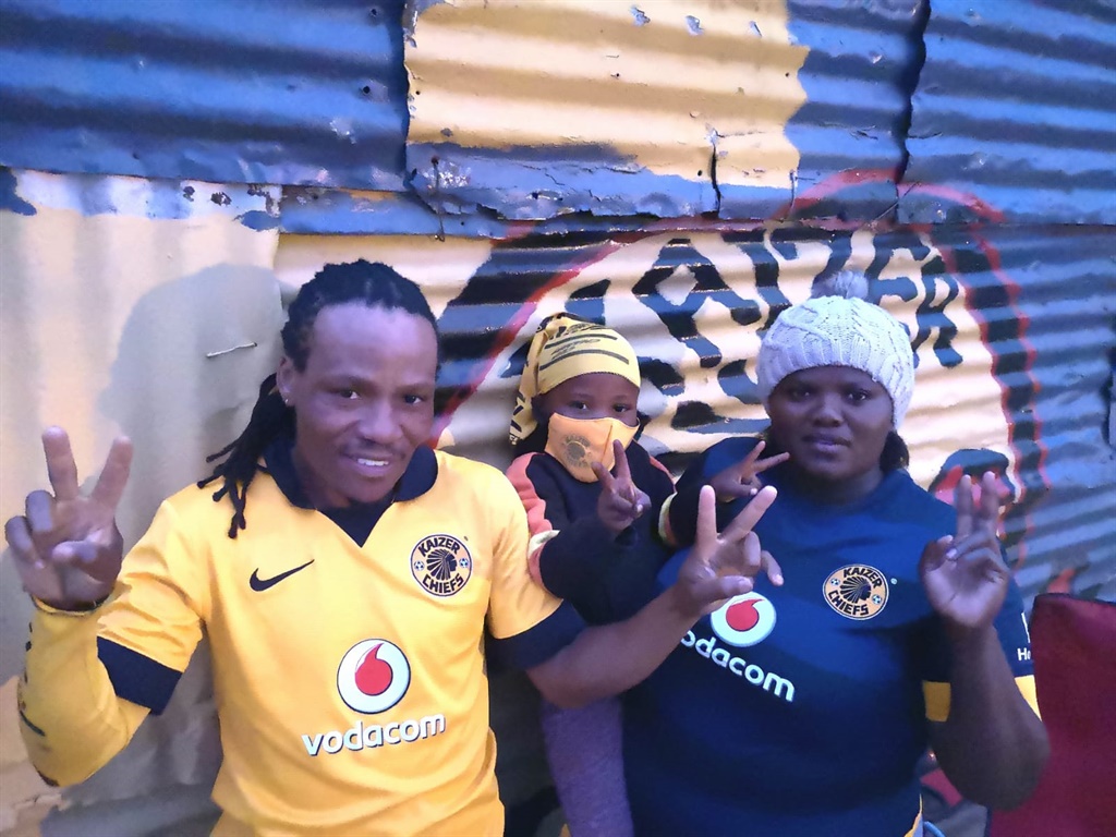 Christmas Swart (38), his son Thato Skwetile (5) and wife Thandeka Skwetile say they will die supporting Kaizer Chiefs, whether they are mocked or not. Photo: Kabelo. Tlhabanelo.