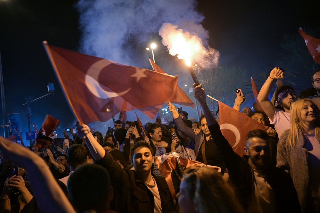 Opposition Republican People's Party supporters celebrated outside the main municipality building following municipal elections across Turkey, having claimed victory in Istanbul and Ankara on 31 March 2024. (Ozan Kose/AFP)