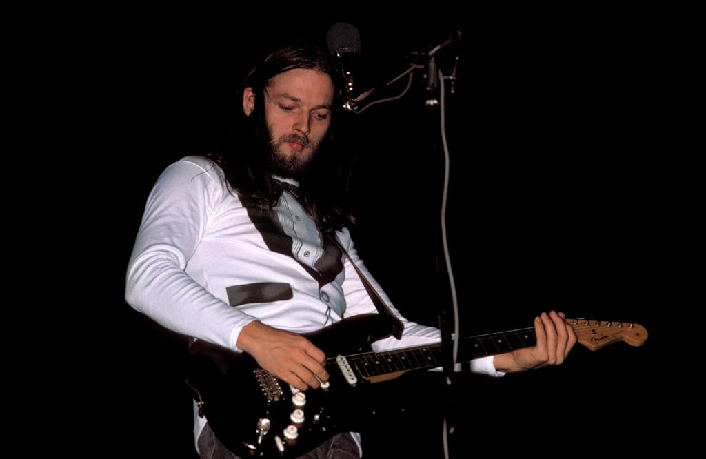 David Gilmour (Dave Gilmour). performing live onst