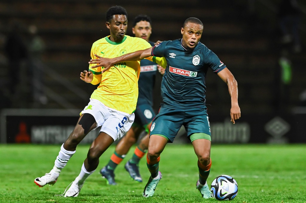 DURBAN, SOUTH AFRICA - DECEMBER 06: Riaan Hanamub of AmaZulu FC and Abubeker Nasir Ahmed of Mamelodi Sundowns during the DStv Premiership match between AmaZulu FC and Mamelodi Sundowns at King Goodwill Zwelithini Stadium on December 06, 2023 in Durban, South Africa. (Photo by Darren Stewart/Gallo Images)