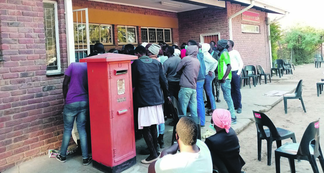 Angry Residents Promise Staff Hot Klaps Dailysun