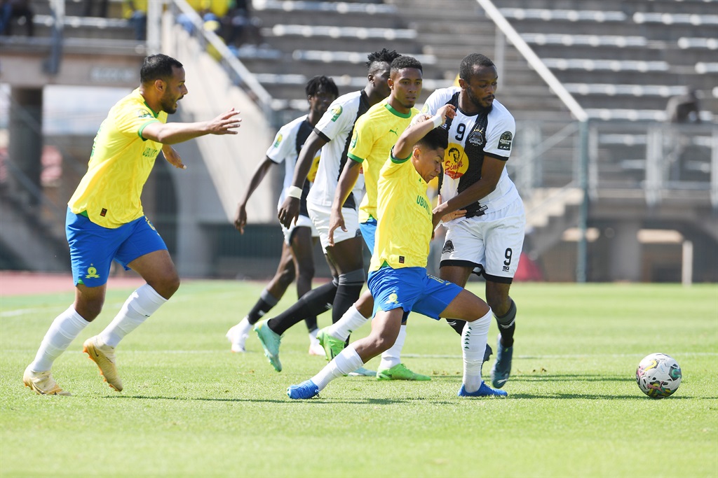 PRETORIA, SOUTH AFRICA - MARCH 03:  Marcelo Allende of Mamelodi Sundowns and Joel Beya of TP Mazembe during the CAF Champions League match between Mamelodi Sundowns and TP Mazembe at Loftus Versfeld on March 03, 2024 in Pretoria, South Africa. (Photo by Lefty Shivambu/Gallo Images)