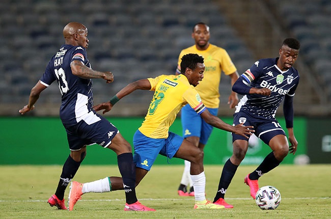 Themba Zwane of Mamelodi Sundowns is challenged by Sifiso Hlanti and Phathutshedzo Nange of Wits during the Nedbank Cup semi-final at Orlando Stadium on 8 August 2020.