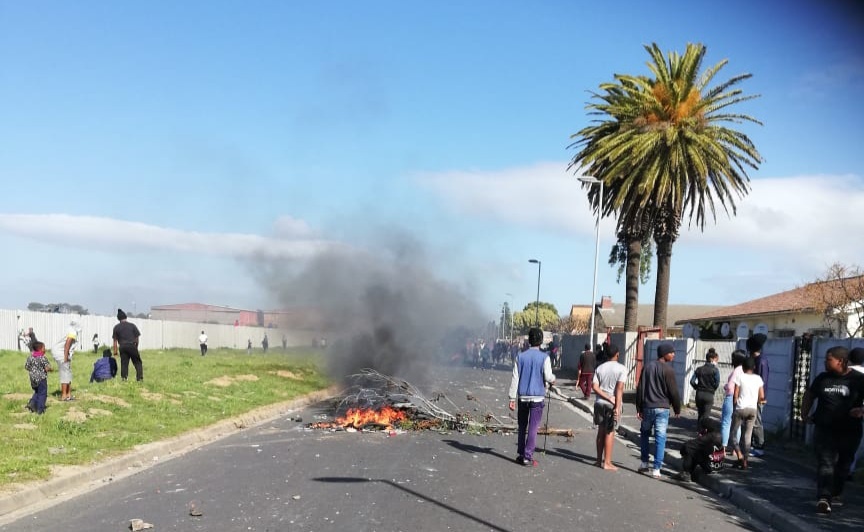 Violence erupted in a Cape Town suburb today when SAPS and the City of Cape Town dismantled allegedly illegal dwellings.

The piece of land in question lies between the suburb of Kensington and Wingfield military base, near Goodwood in the city’s Northern Suburbs. It is understood that the land is state-owned. (Picture: Leslie Swartz)
