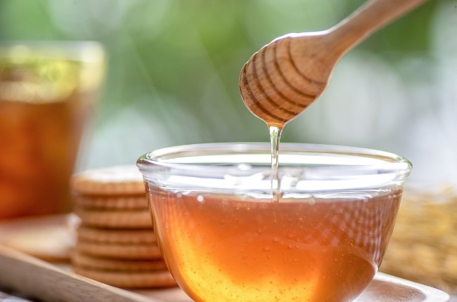 Honey has long been touted as a remedy for sore throats, tickly coughs and blocked noses. (Photo: Gallo Images/Getty Images) 