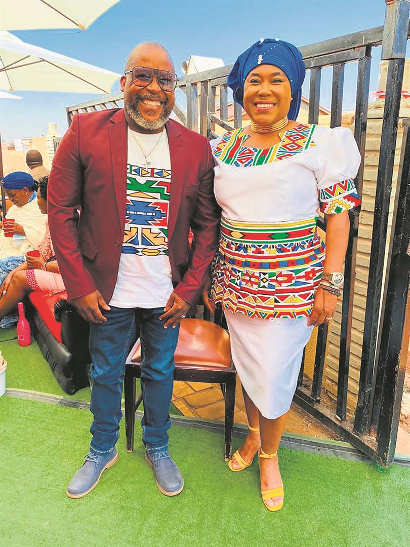 Actor Sipho Mbele and Ikwekwezi FM traffic reporter Busaphi Nxumalo have tied the knot. 
