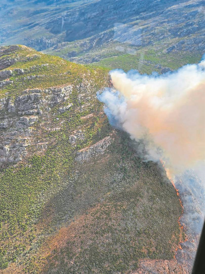 As wildfires continue to ravage many parts of the Western Cape, Provincial Government has approached the National Disaster Management Centre for a Provincial Disaster Classification. Photo: Cape Winelands District Municipality